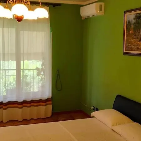 Tahiri 2 Apartmán Golem (Tirana)