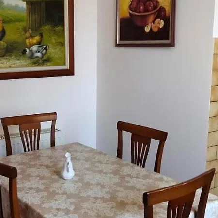 Tahiri 2 Apartmán Golem (Tirana)